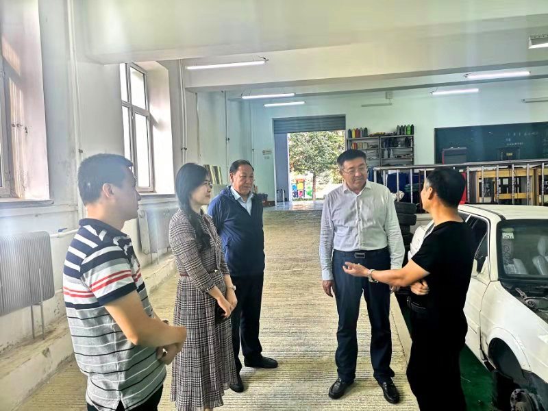 黨委書記麻昌杰同志深入教學一線實地調研