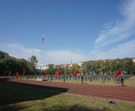 我校舉行2018級新生軍訓(xùn)匯報(bào)暨總結(jié)表彰大會 我校舉行2018級新生軍訓(xùn)匯報(bào)暨總結(jié)表彰大會