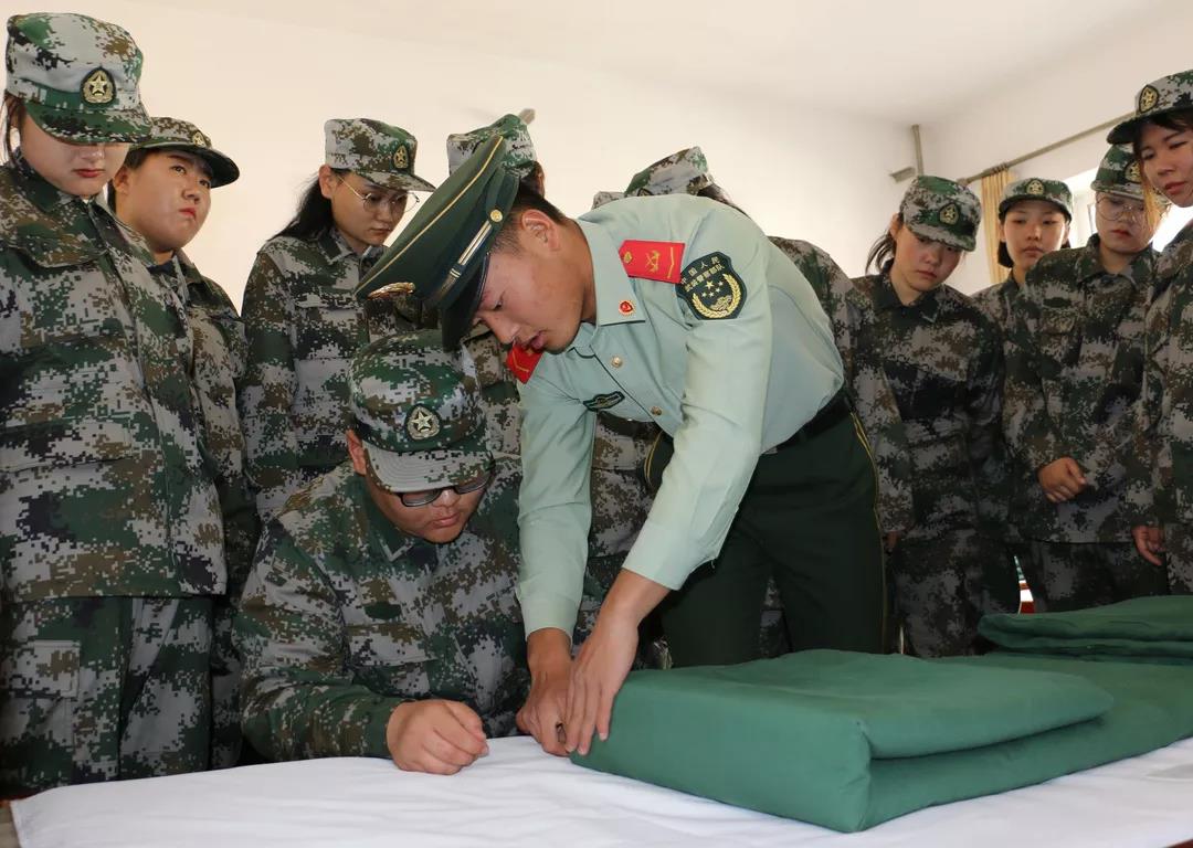 全民國(guó)防教育日_我校學(xué)子走進(jìn)軍營(yíng)接受國(guó)防教育 全民國(guó)防教育日_我校學(xué)子走進(jìn)軍營(yíng)接受國(guó)防教育