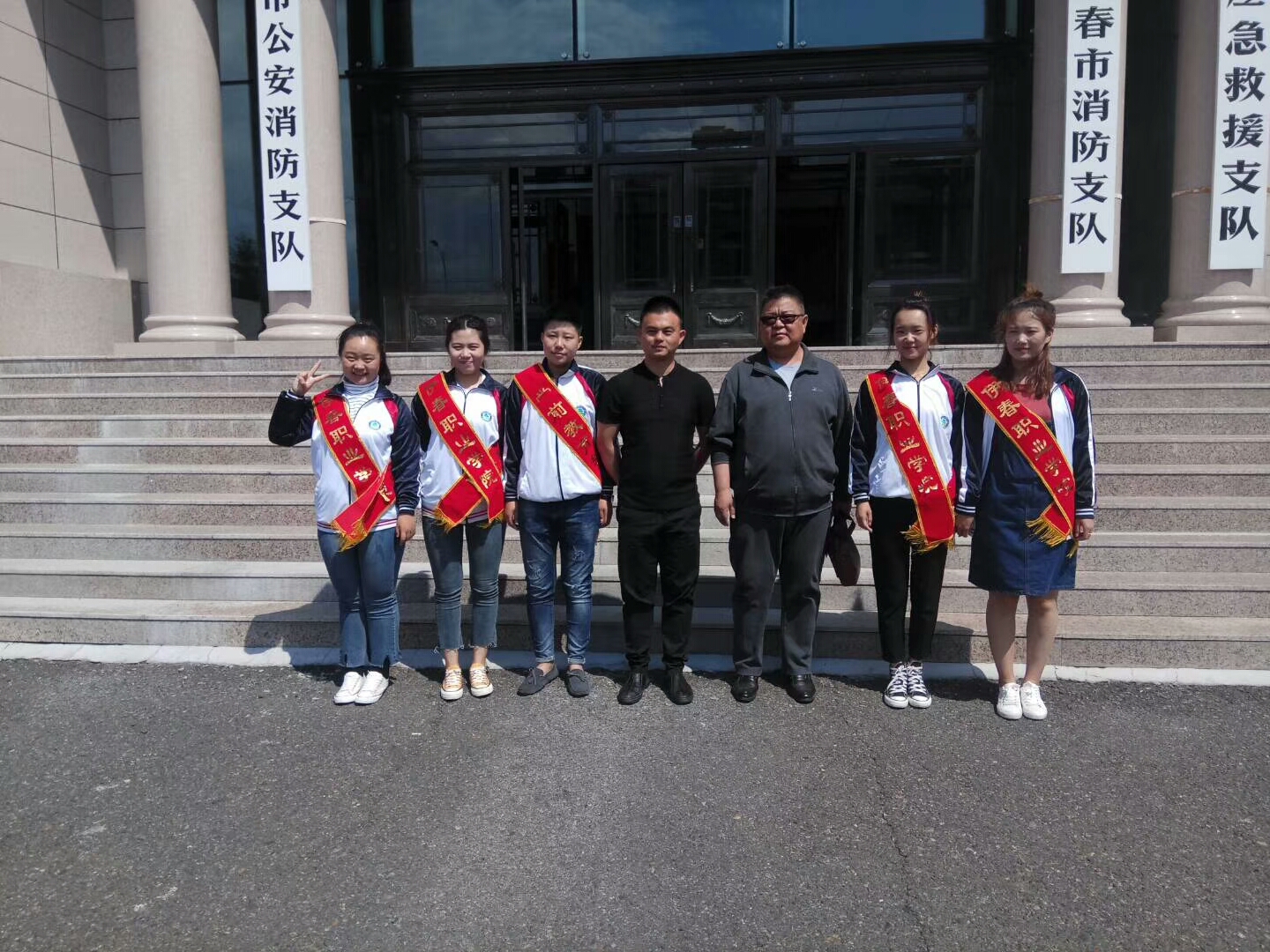 端午節(jié)為留守兒童包粽子 端午節(jié)為留守兒童包粽子