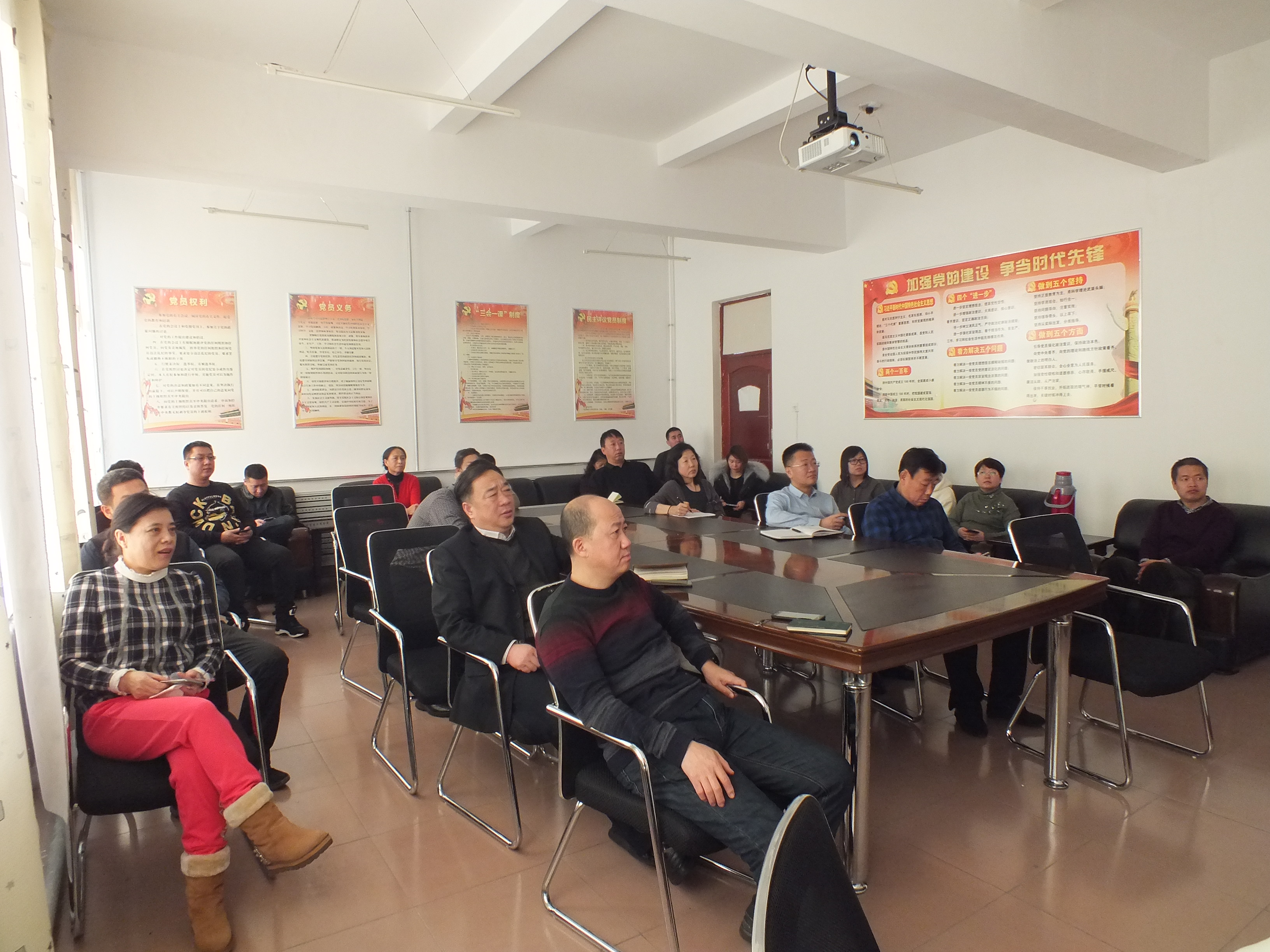 伊春職業(yè)學院師生收看慶祝改革開放40周年大會直播 伊春職業(yè)學院師生收看慶祝改革開放40周年大會直播