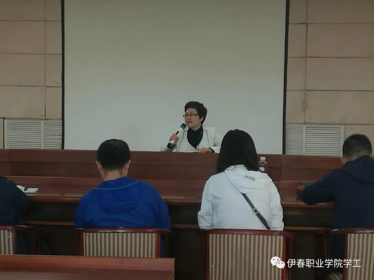 我校召開期末學(xué)生工作總結(jié)大會(huì) 我校召開期末學(xué)生工作總結(jié)大會(huì)