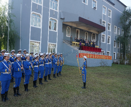 我校舉行2018級新生軍訓(xùn)匯報(bào)暨總結(jié)表彰大會 我校舉行2018級新生軍訓(xùn)匯報(bào)暨總結(jié)表彰大會