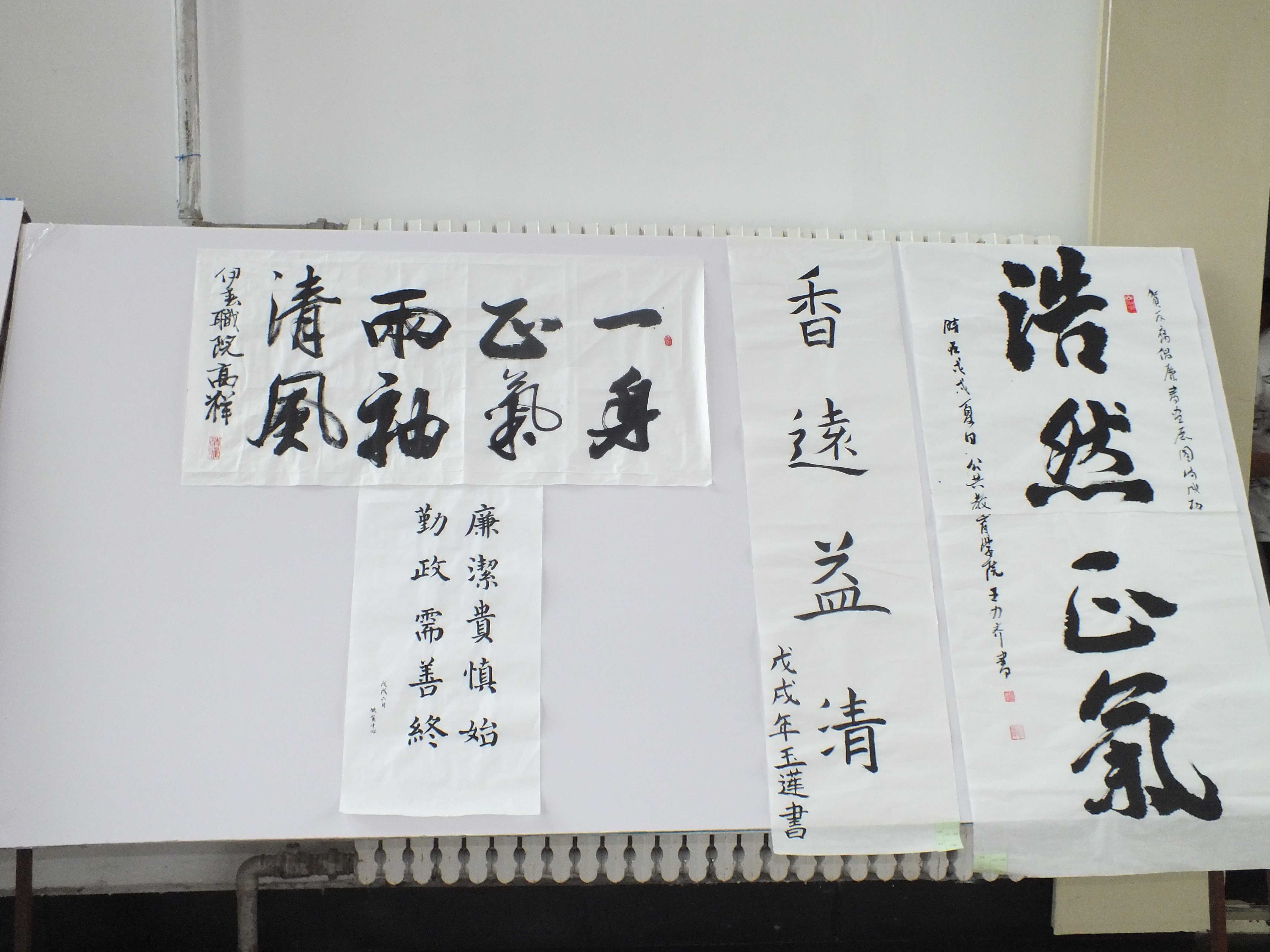 學(xué)院紀(jì)委組織開展廉政書畫作品展