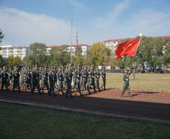我校舉行2018級新生軍訓(xùn)匯報(bào)暨總結(jié)表彰大會 我校舉行2018級新生軍訓(xùn)匯報(bào)暨總結(jié)表彰大會