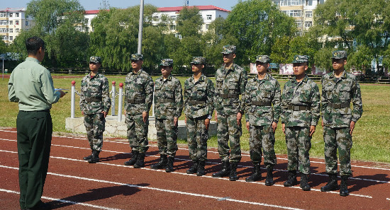 黑龍江省軍區(qū)學(xué)生軍訓(xùn)工作辦公室到校開(kāi)展2018年自訓(xùn)高校軍訓(xùn)教官崗前考核 黑龍江省軍區(qū)學(xué)生軍訓(xùn)工作辦公室到校開(kāi)展2018年自訓(xùn)高校軍訓(xùn)教官崗前考核