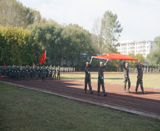 我校舉行2018級新生軍訓(xùn)匯報(bào)暨總結(jié)表彰大會 我校舉行2018級新生軍訓(xùn)匯報(bào)暨總結(jié)表彰大會